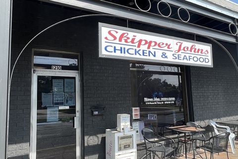 Skipper John's